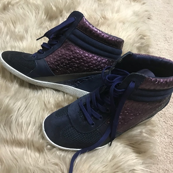 Coach - Picture 1 of 1